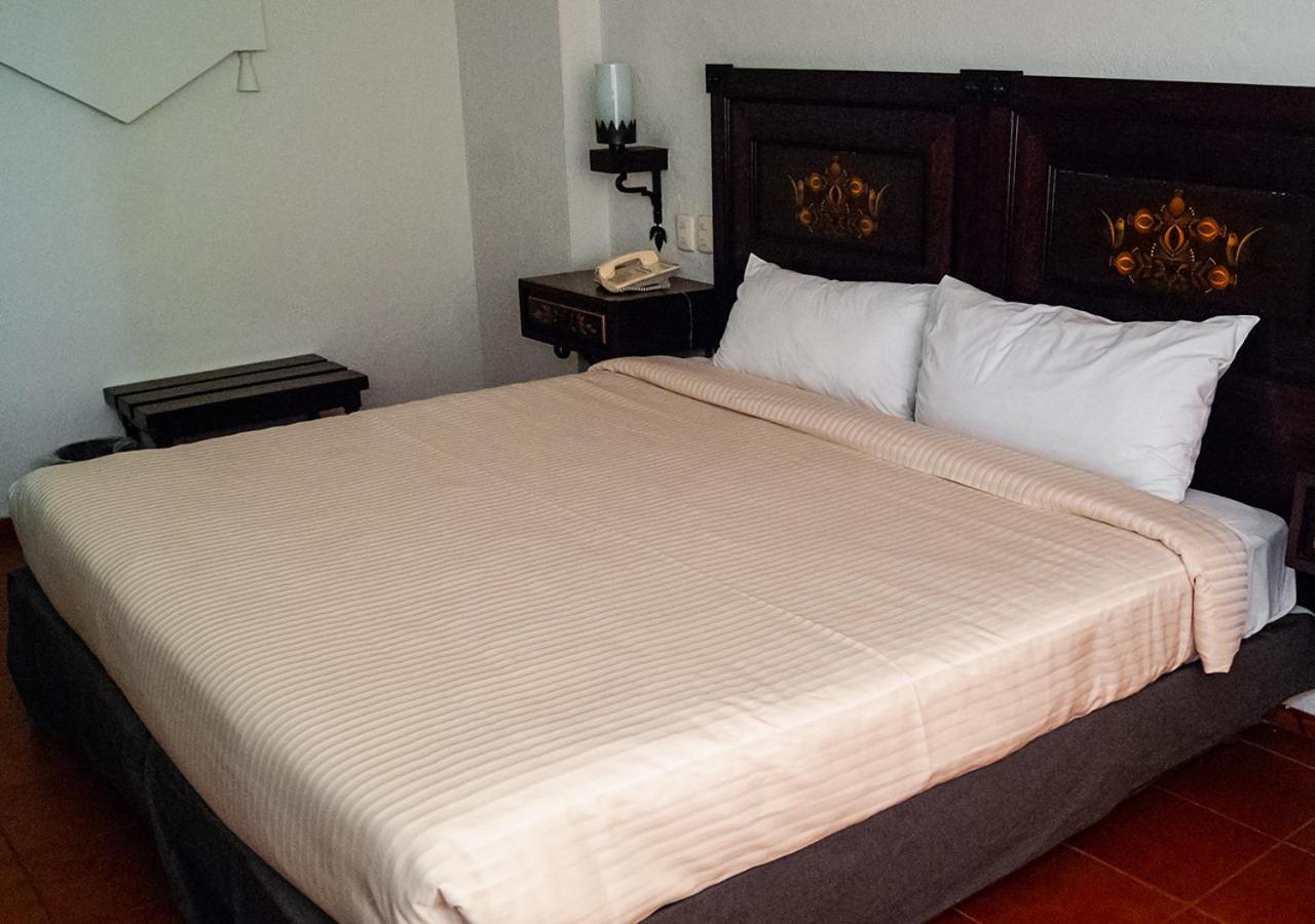 Hotel Fenix Guadalajara Pokoj fotografie