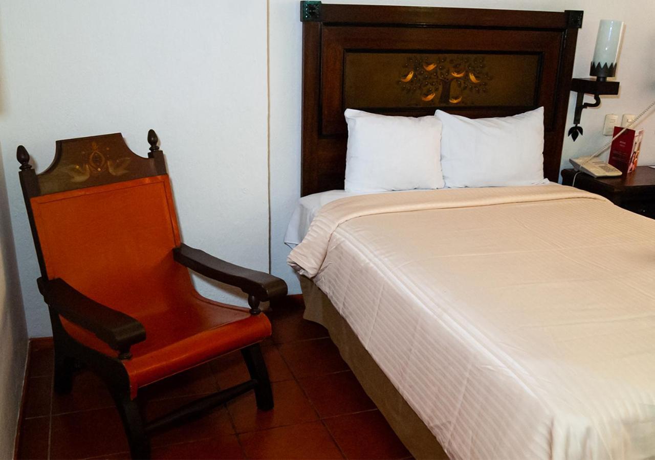 Hotel Fenix Guadalajara Pokoj fotografie